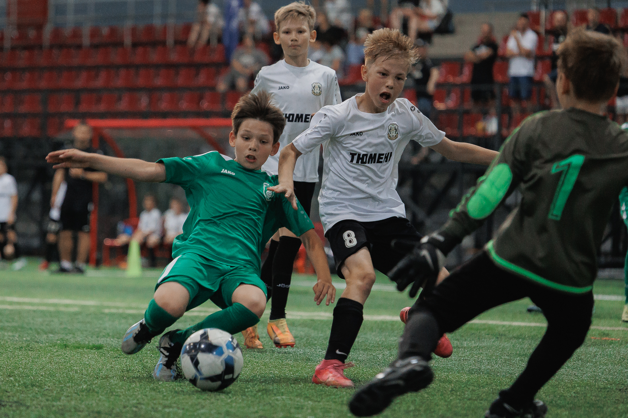 Сочная поддержка от бренда «Красавчик»: детский футбольный турнир в Перми